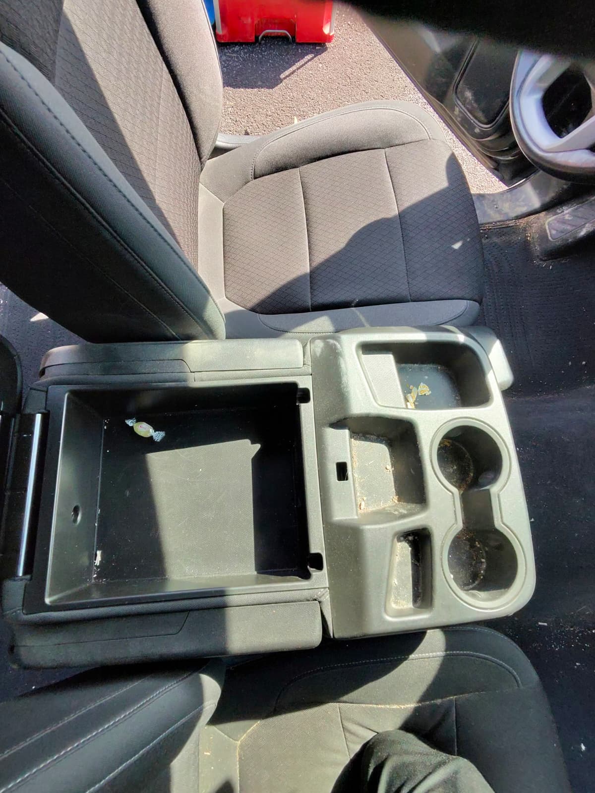 Consola de vehículo antes del detallado interior